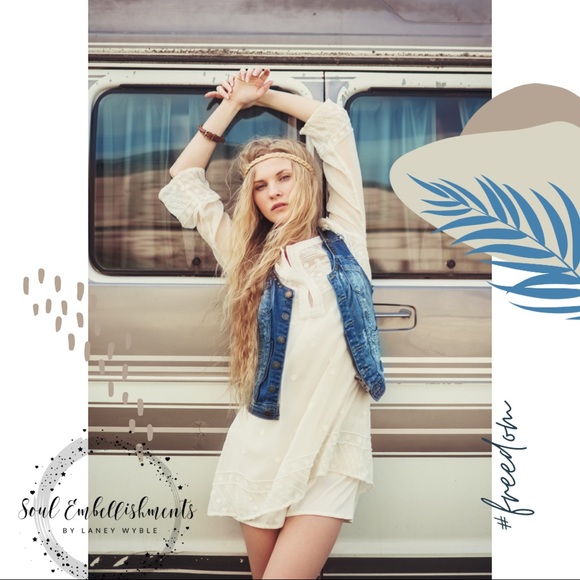 “Key to My Heart” Sweet & Dainty Lil Studded Gold Key Necklace - Picture 6 of 12